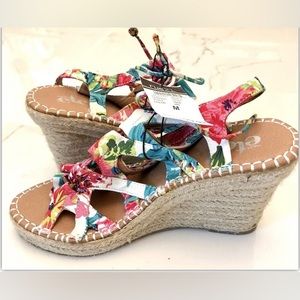Women Strappy Lace Up High Heel Wedge Sandals Tropical Print Size 7/8 NWT